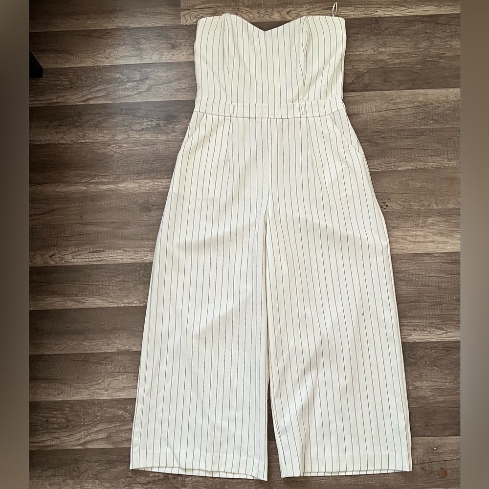 Sleeveless pantsuit